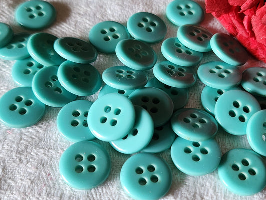 Lot 31 petits boutons vintage bleu turquoise trous  1,3 cm ref 5252