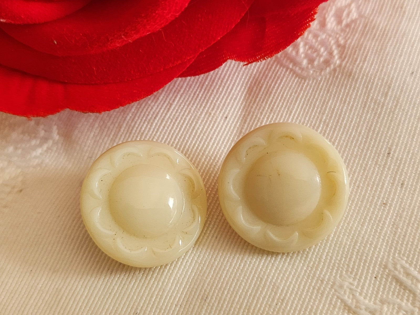 Duo boutons anciens en verre vintage creme/ beige 1,8 cm ou 18 mm G7G