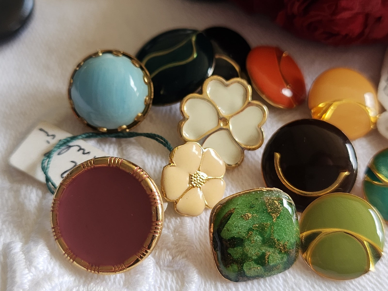 Lot 13 boutons vintage en métal  panaché 1,1 à 1,5 cm ref 1404