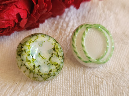 Duo boutons vintage en verre motif  vert 1,7 cm D15A