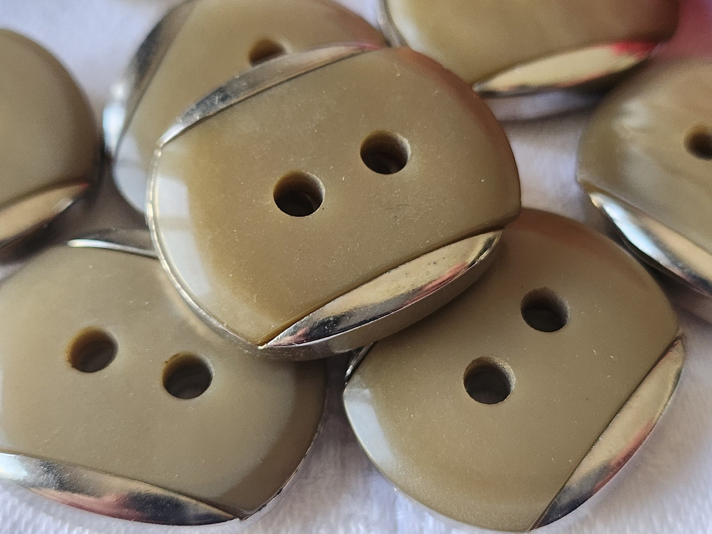 Lot 6 boutons vintage marron kitch acrylique argenté  2,2 sur 2,7 cm ref 5341