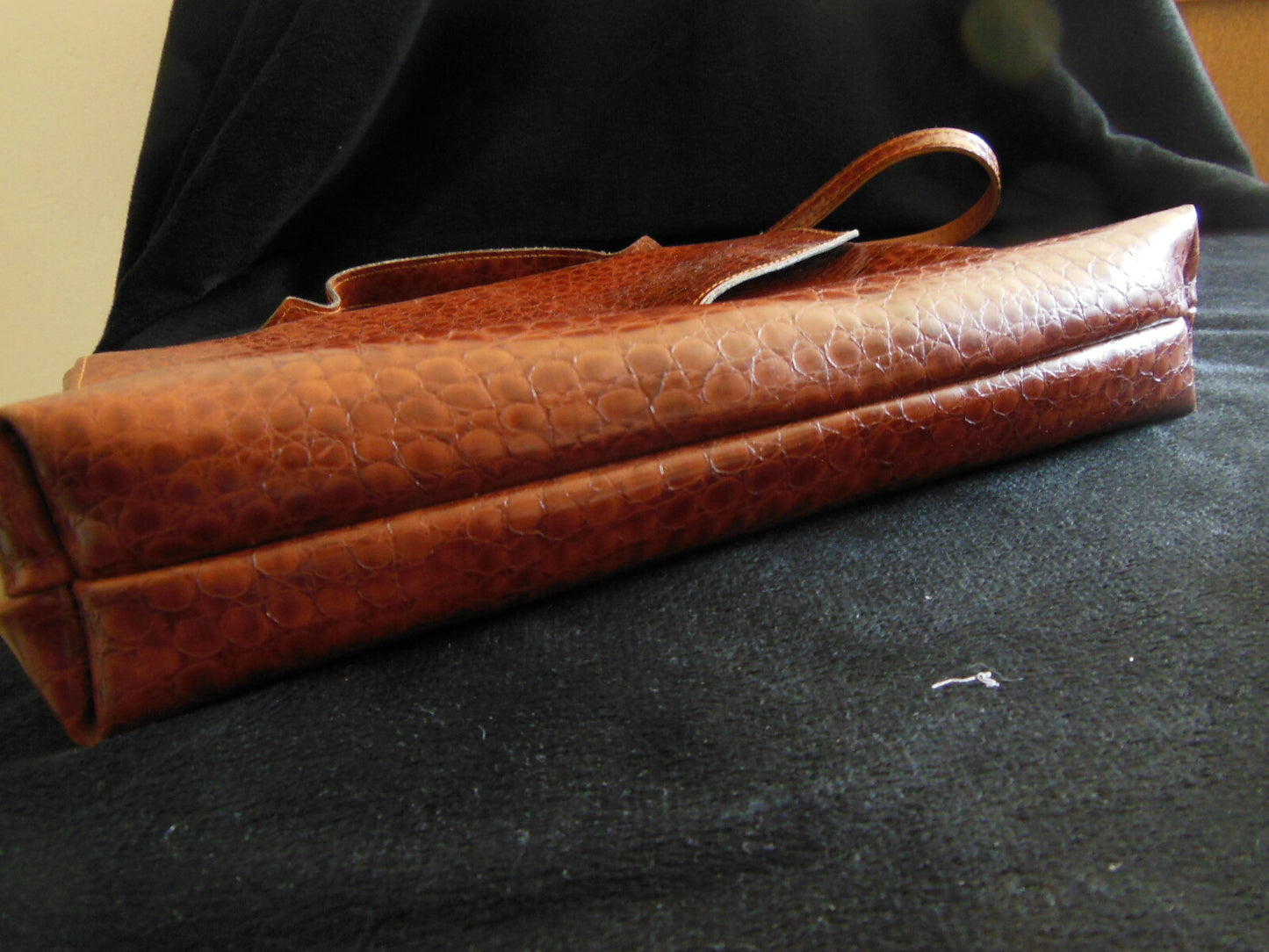 Superbe sac à main ancien marron effet reptile  très bel état grand besace
