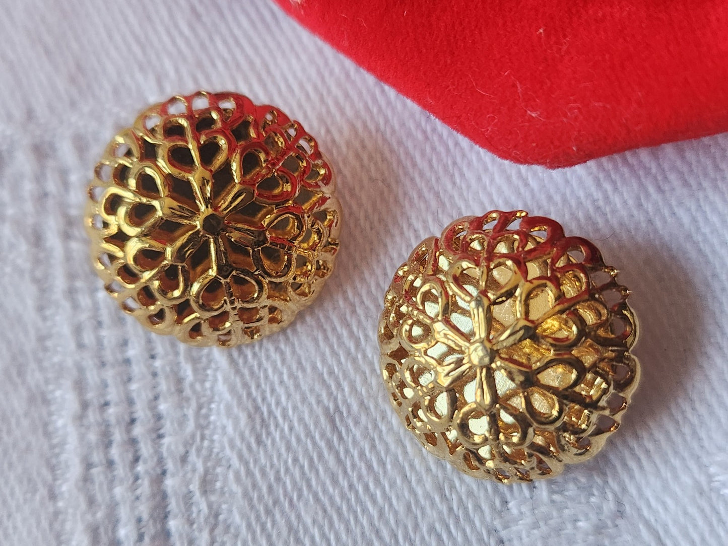 Duo boutons vintage en métal dentelle doré bijoux superbe 1,7 cm D2C