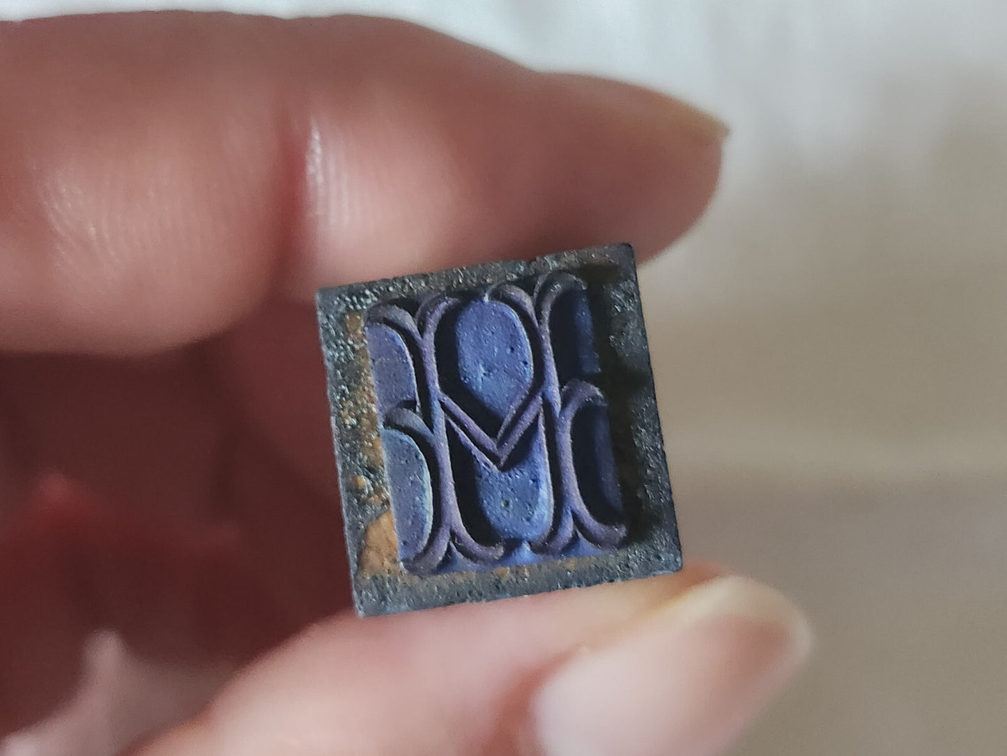 Mini tampon ancien monogramme H  broderie feston collection couture mercerie