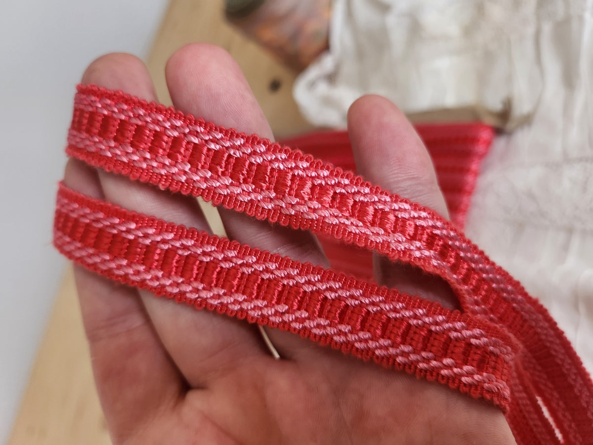 Galon vintage lumineux rose/rouge 3 métres sur 1,7 cm A2