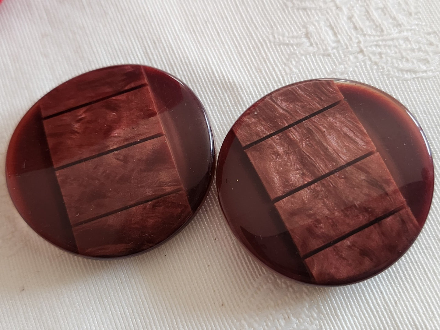 duo gros boutons vintage inclusion lie de vin e pied  3,3 cm ref 6377
