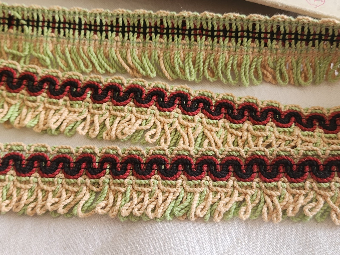 Galon vintage lourd franges vert rouge noir 13 m 50 sur 3,1 cm A5