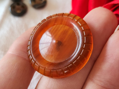 Gros  bouton ancien ecaille roux pied laiton  3,3 cm G18D