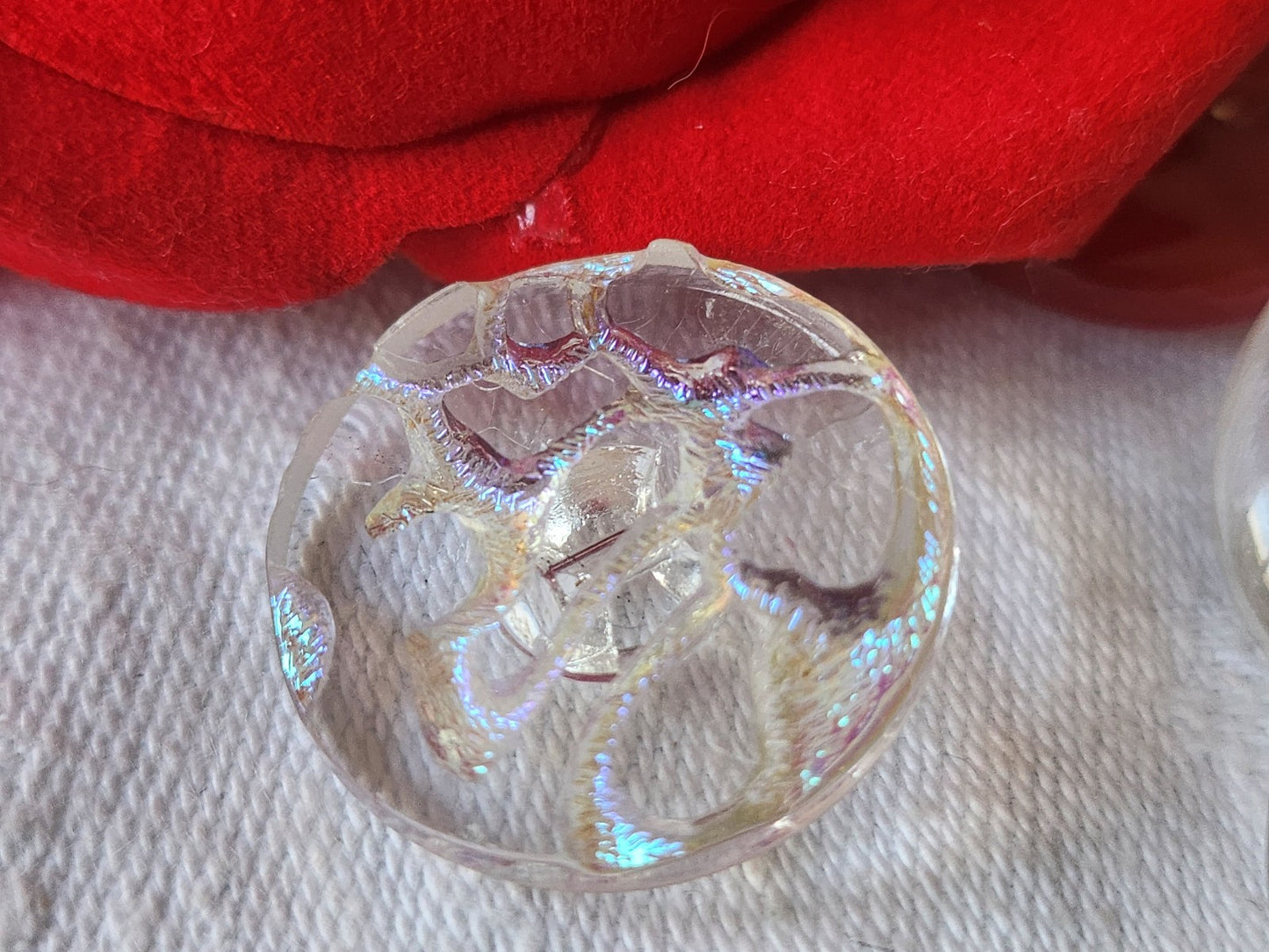 Bouton ancien en verre modoré 2,2 cm irisé vintage D12B