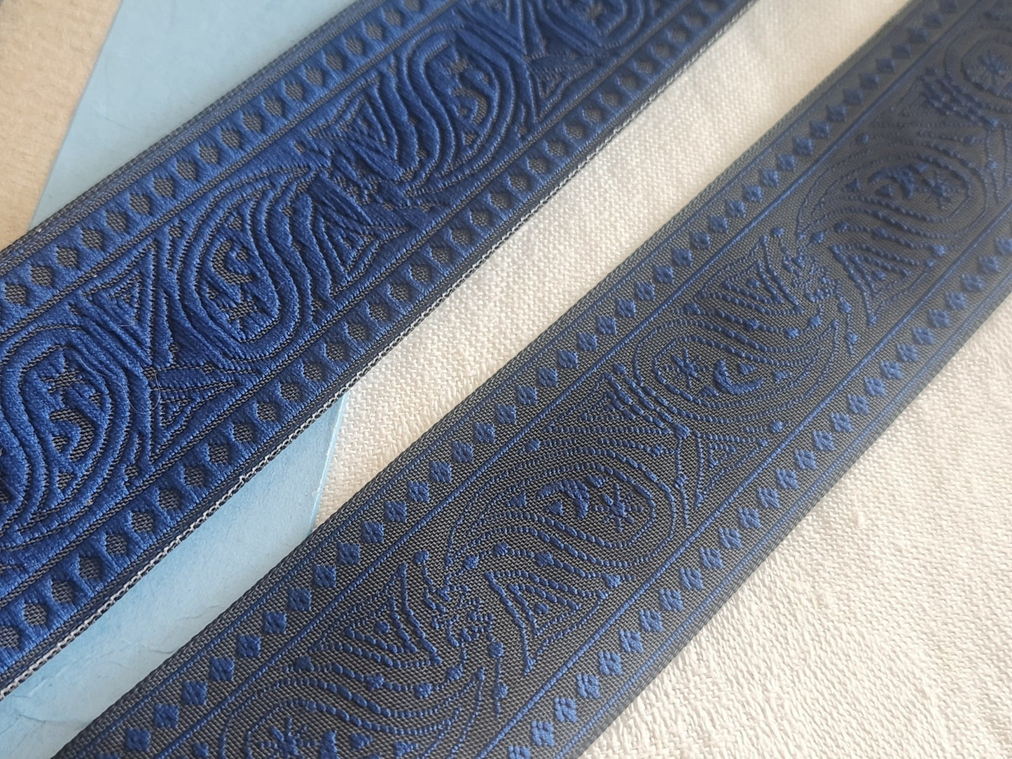 Large galon vintage bleu réversible 2 mètres sur 3 cm noir A5