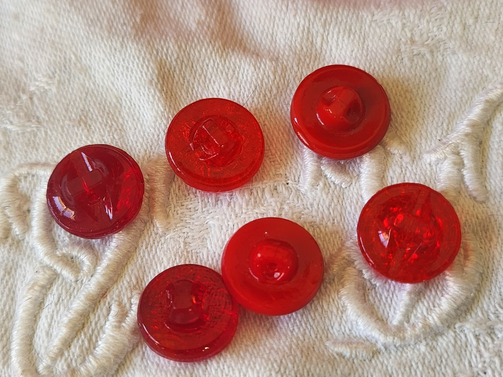 Lot 6 petits boutons vintage en verre rouge ancien 1,2/ 1,3 cm ref 4825