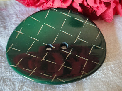 Gros bouton vintage collection vert strié trous ovale 4,5 cm sur 3,6 cm ref 3823