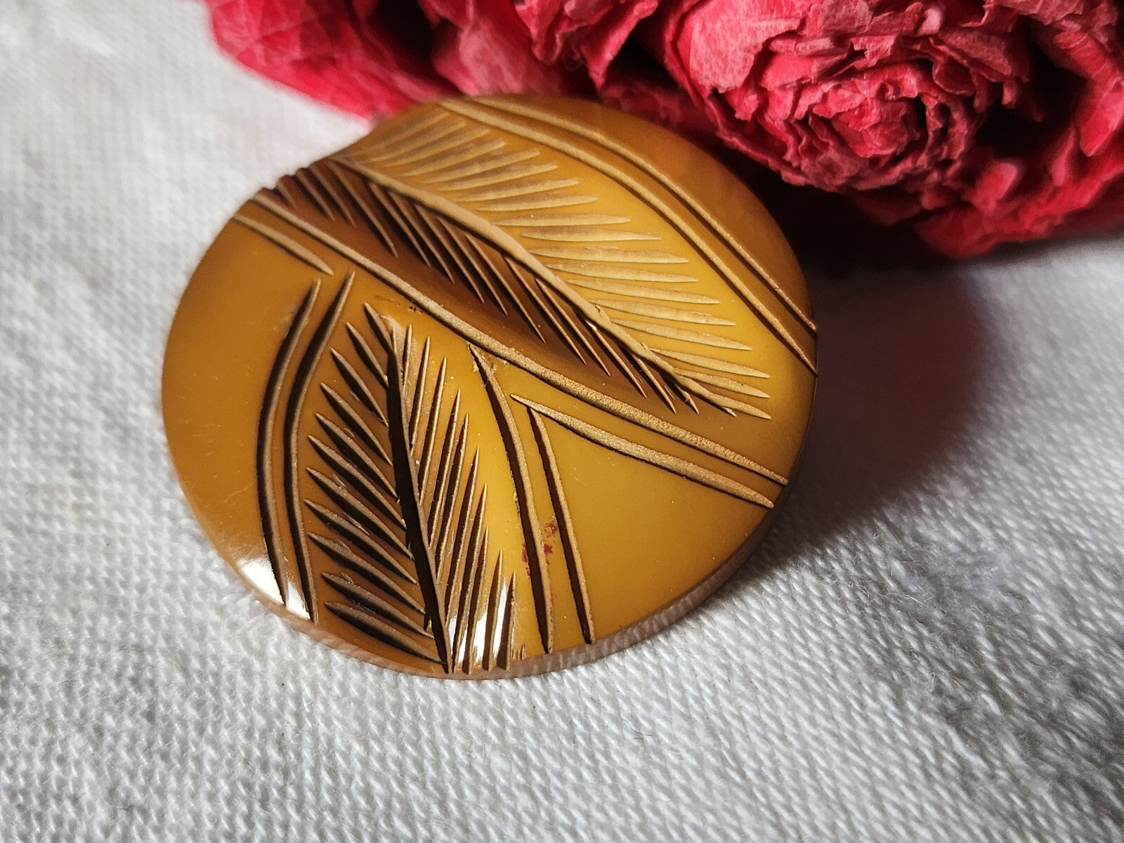 Collection bouton ancien camel camaieu motif feuillage relief 3,3 cm G8O