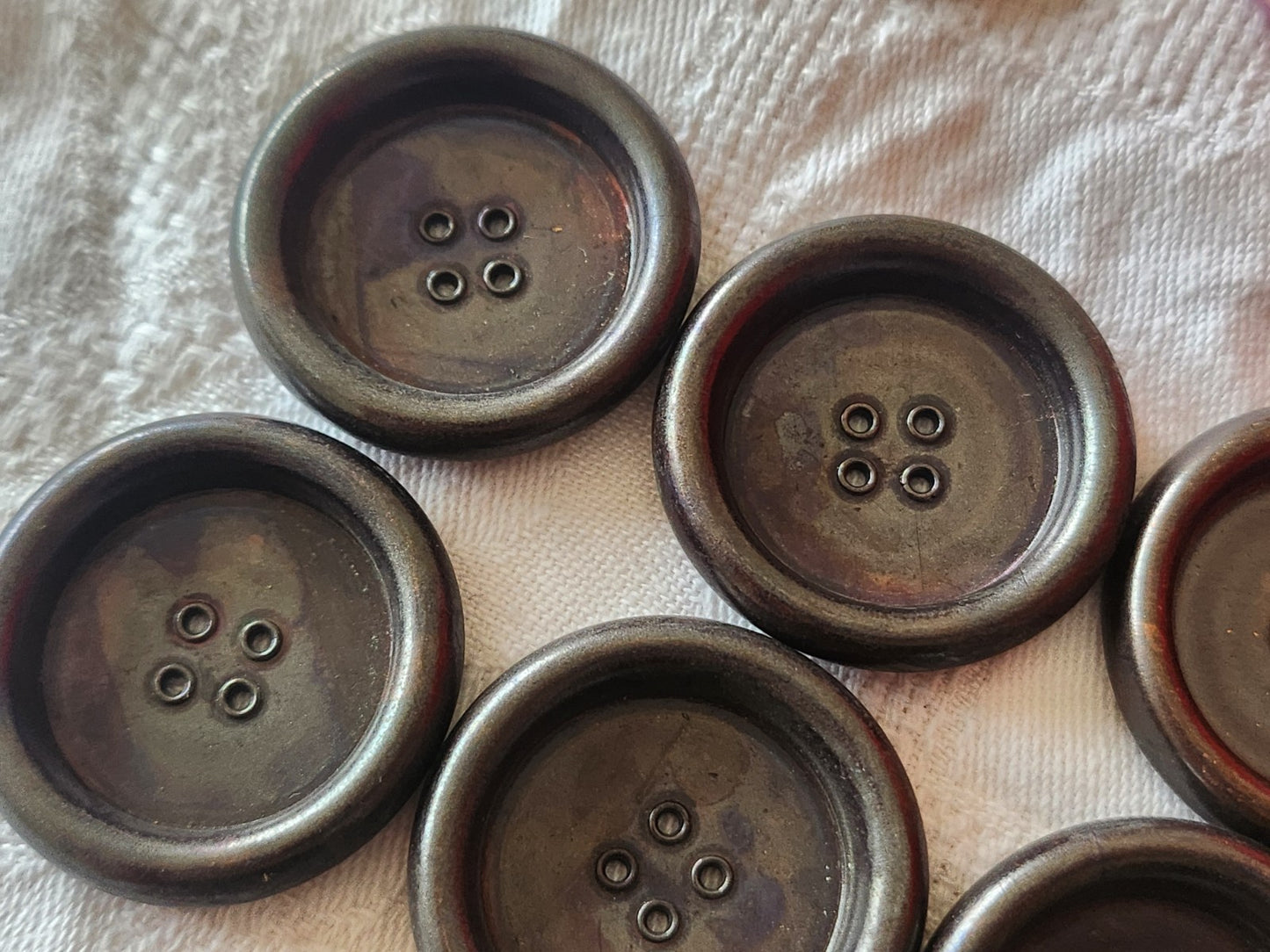 lot 7 gros boutons vintage en métal haut rebord  trous 3,3 cm ref 6414