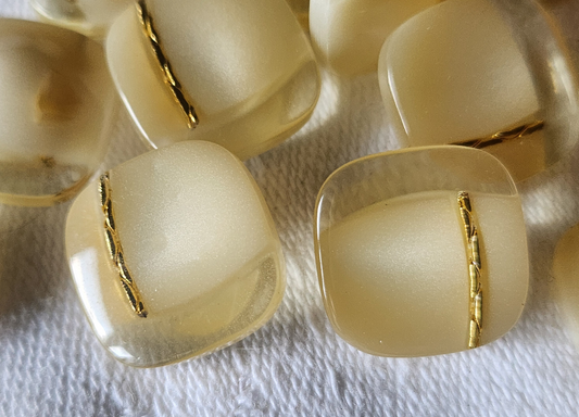 Lot 6 gros boutons vintage inclusion beige doré pied 2,4 cm ref 554