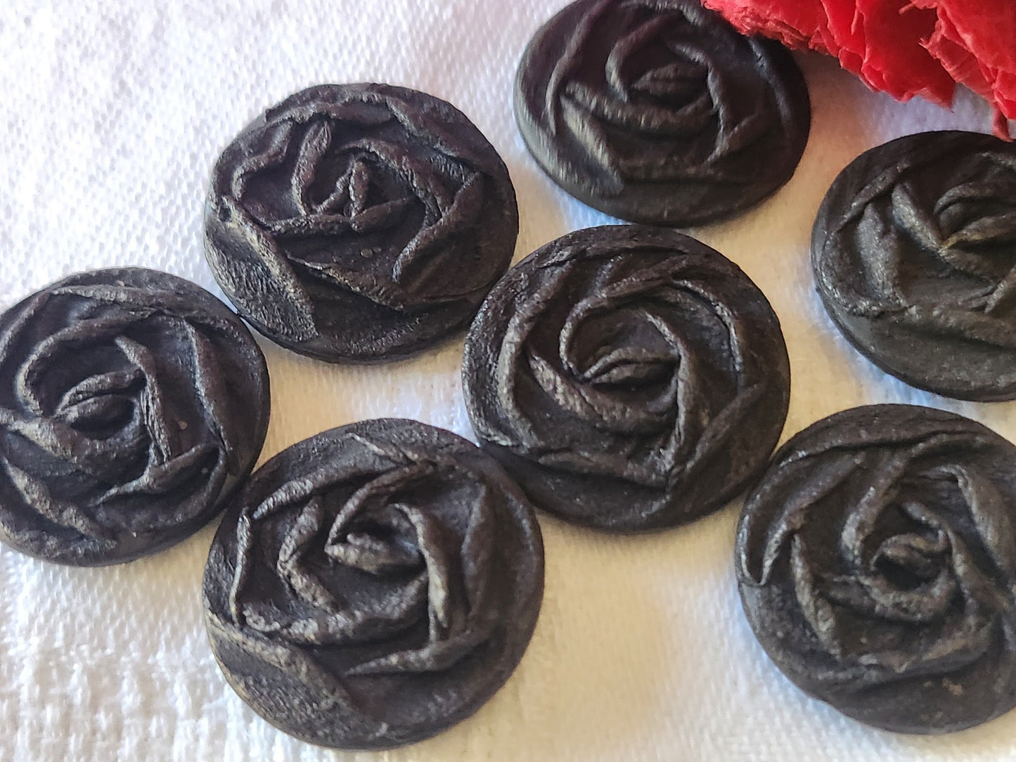 Lot 7 boutons vintage violet/noir  travaillé 2,2 pied ref 5140