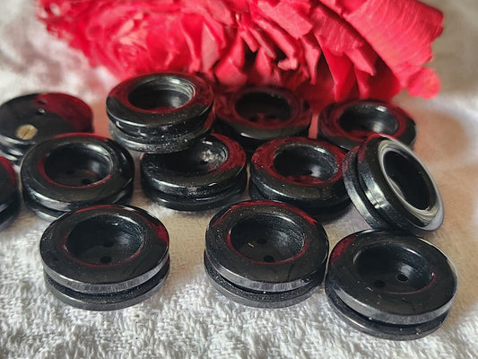 Lot 16 boutons vintage noir haut épais vis trous 1,8,cm ref 3178