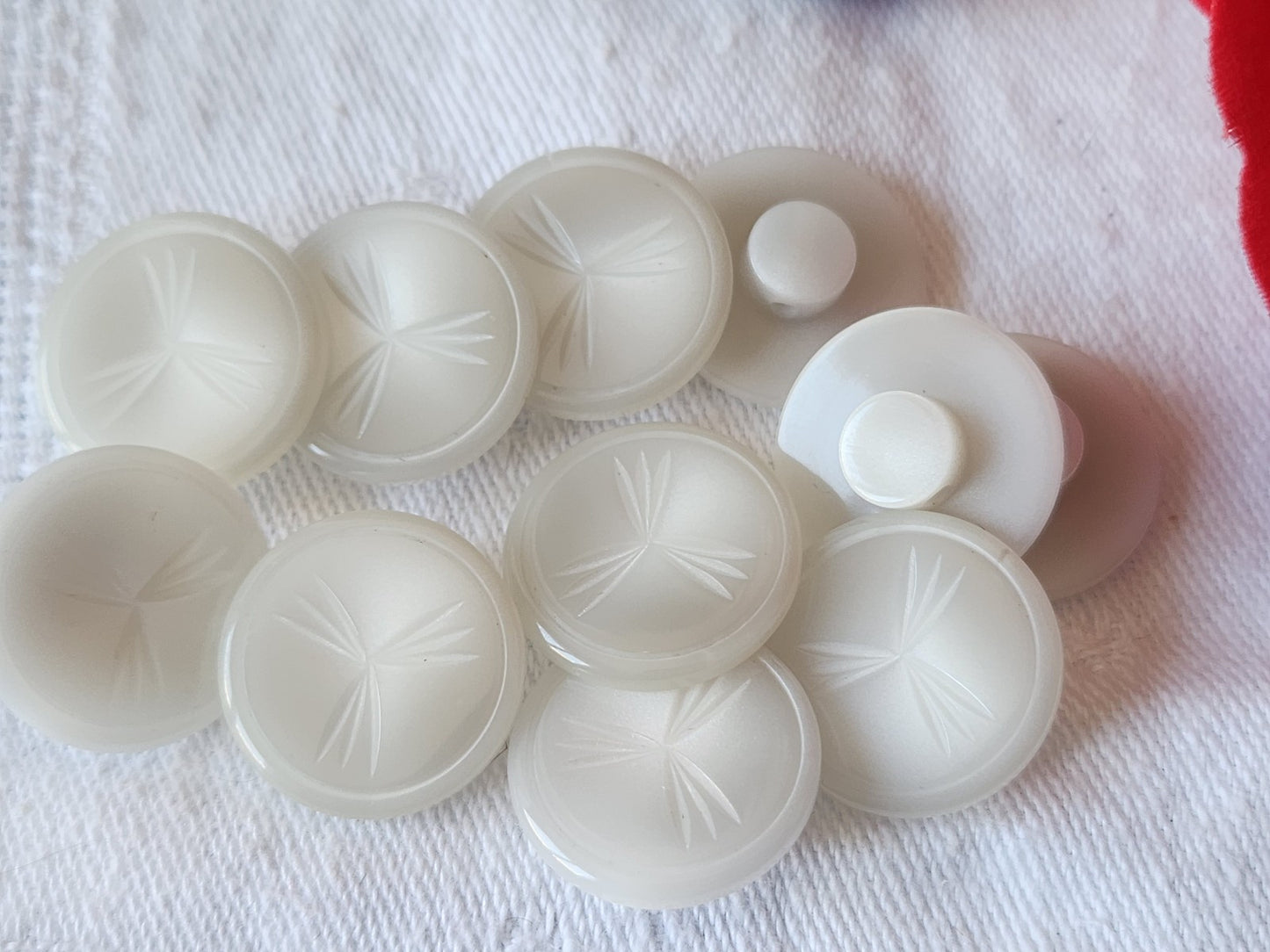 Lot 10 boutons vintage gris motif pied transparent 1,8 cm ref 586