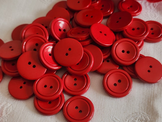 Lot 24 boutons vintage rouge à trous 1,7 cm ou 17 mm ref 6339