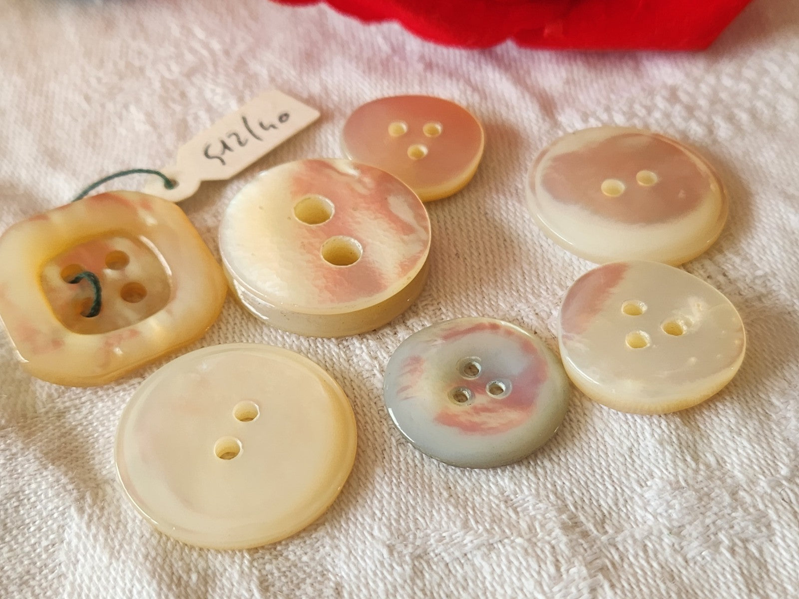 Panaché lot de 7 boutons anciens en nacre blanc 1,7 sur 2,2 cm ref 3947