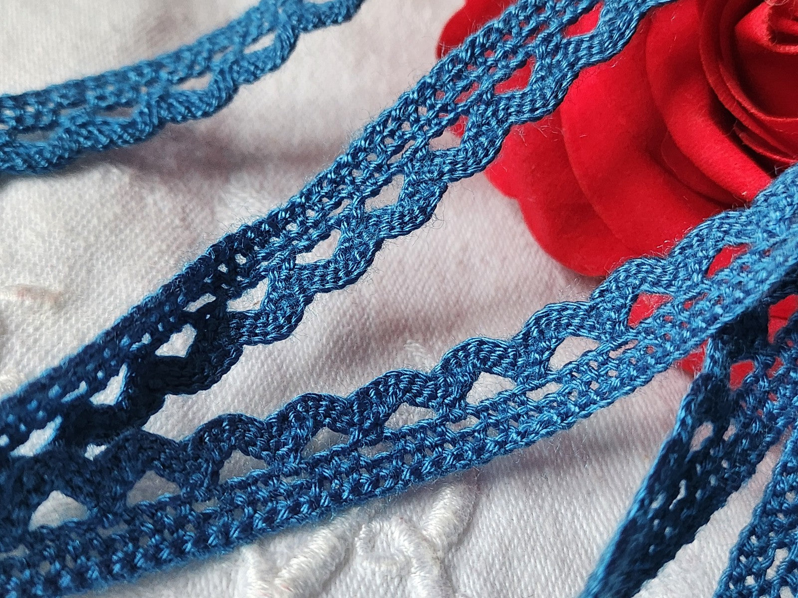 Dentelle vintage bleu coton 3 métres sur 1,1 cm A6