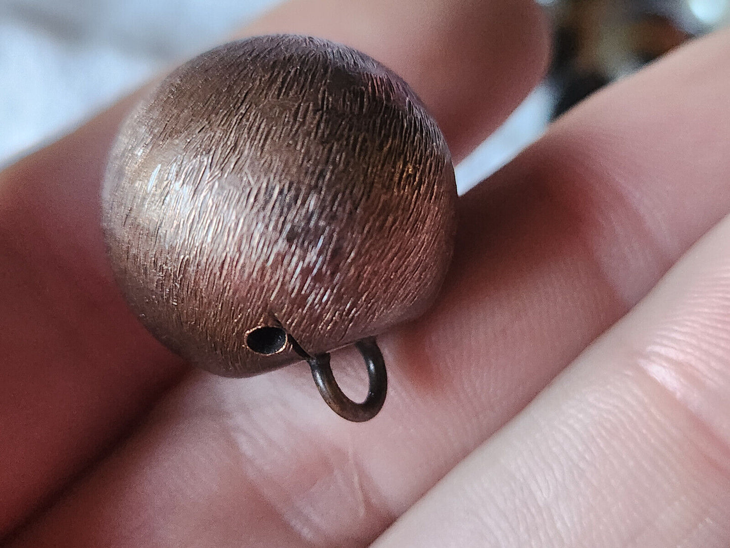 Bouton vintage en métal  bombé grelot gros sphere 2,1 cm  ref 2902