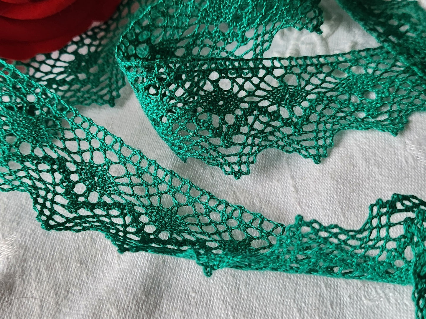 Dentelle vintage vert  coton 3 métres sur 3 cm A6