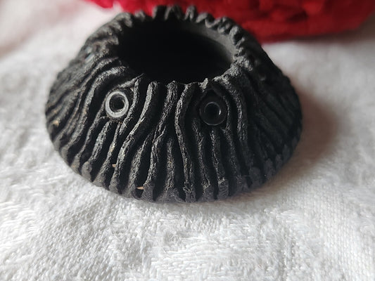 Volumineux bouton ancien vintage en résine  perlé  3,8 cm  noir ref 1083