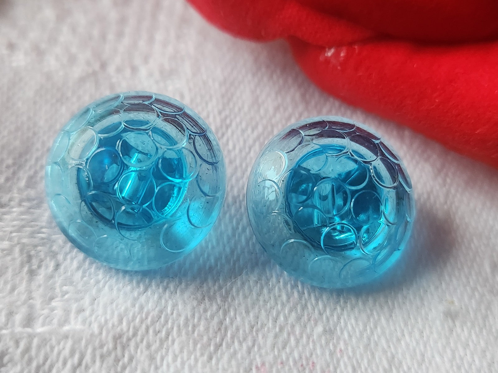 Duo boutons anciens en verre bleu alveole vintage 1,5 cm D9D
