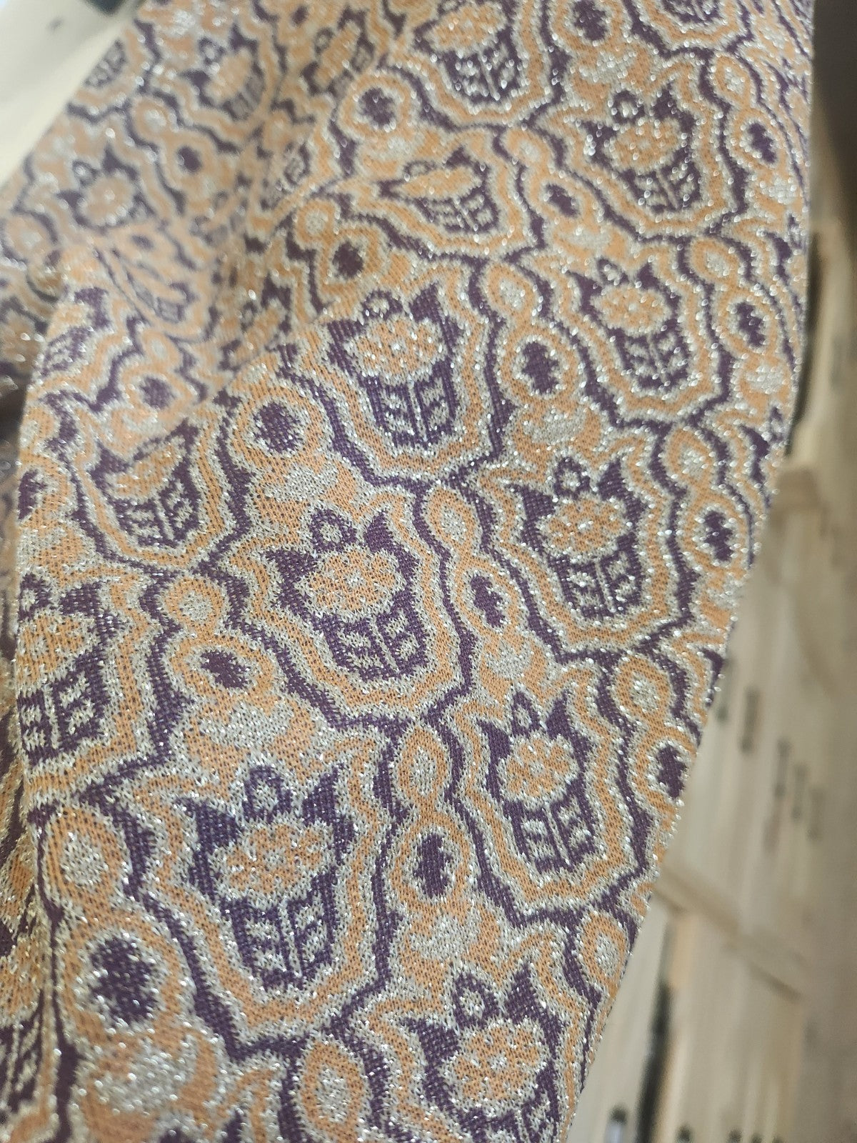 Ancien coupon de tissu vintage violet moutarde paillette 152 cm sur 53 cm B5