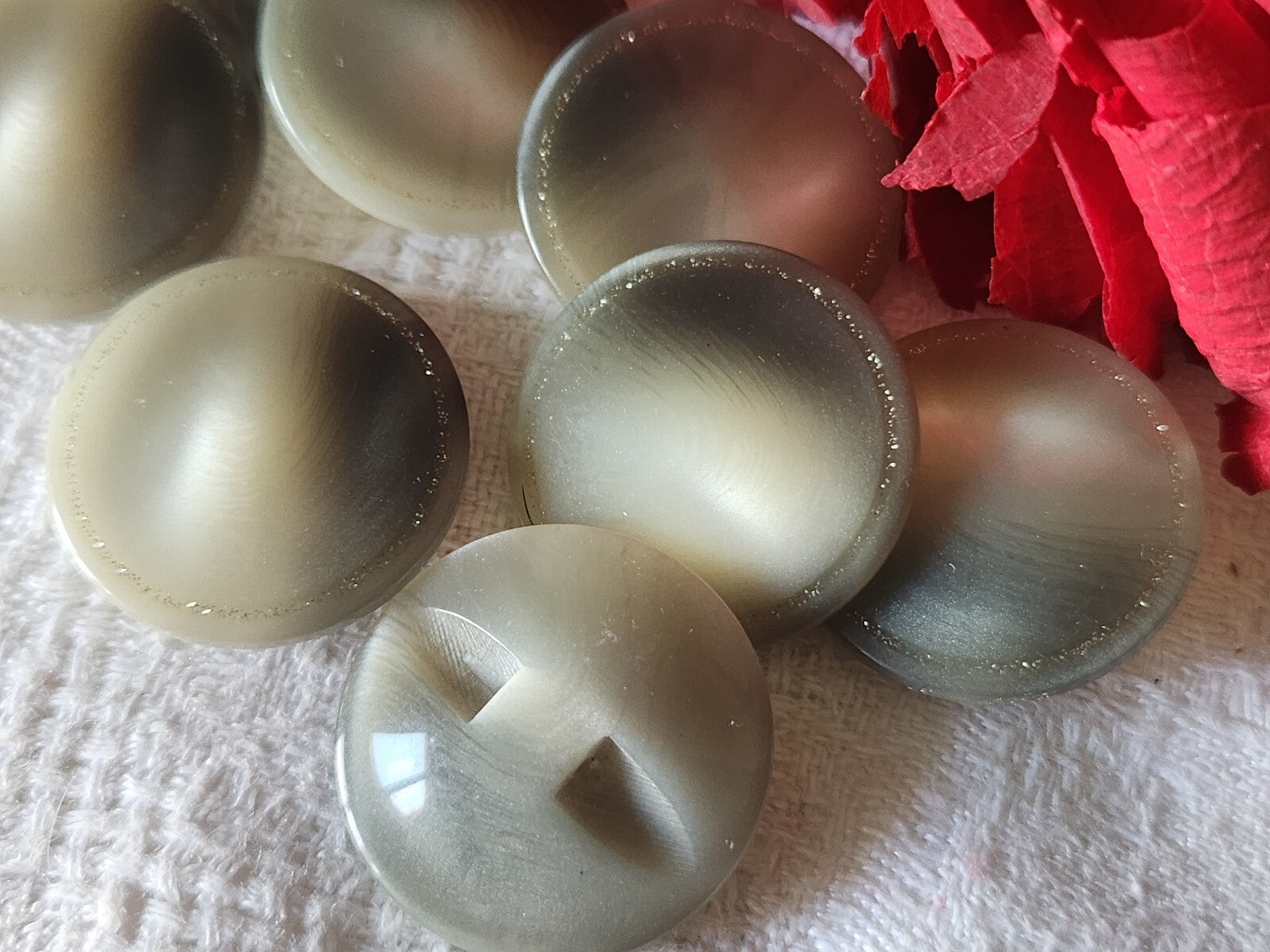 Lot 6 boutons vintage gris pourtour inclusion paillette pied 2,2 cm ref 4833