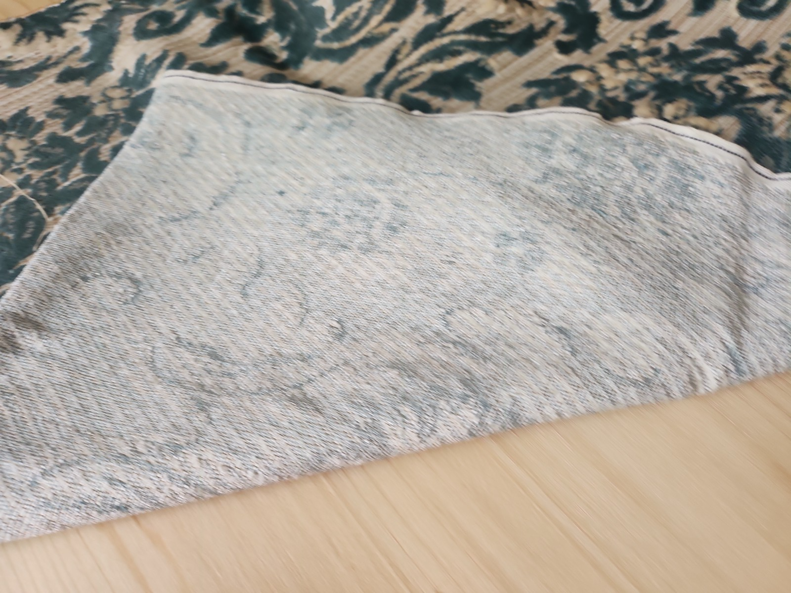 Ancien coupon de tissu tapisserie bleu écru fauteuil 133 sur 50 cm B4