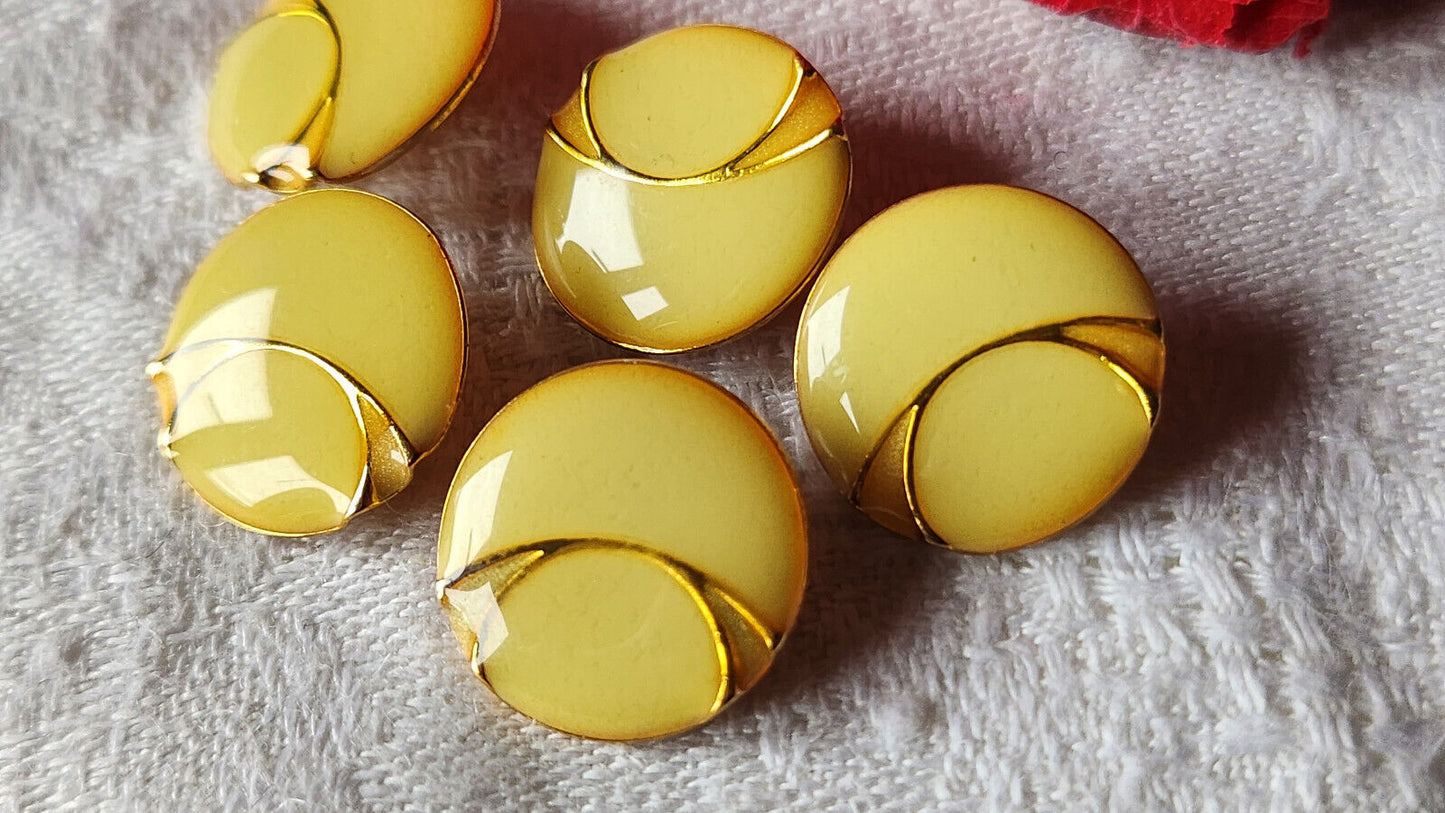 Lot 5 boutons vintage  métal doré émaillé  jaune clair parurier 1,5 cm ref 2626