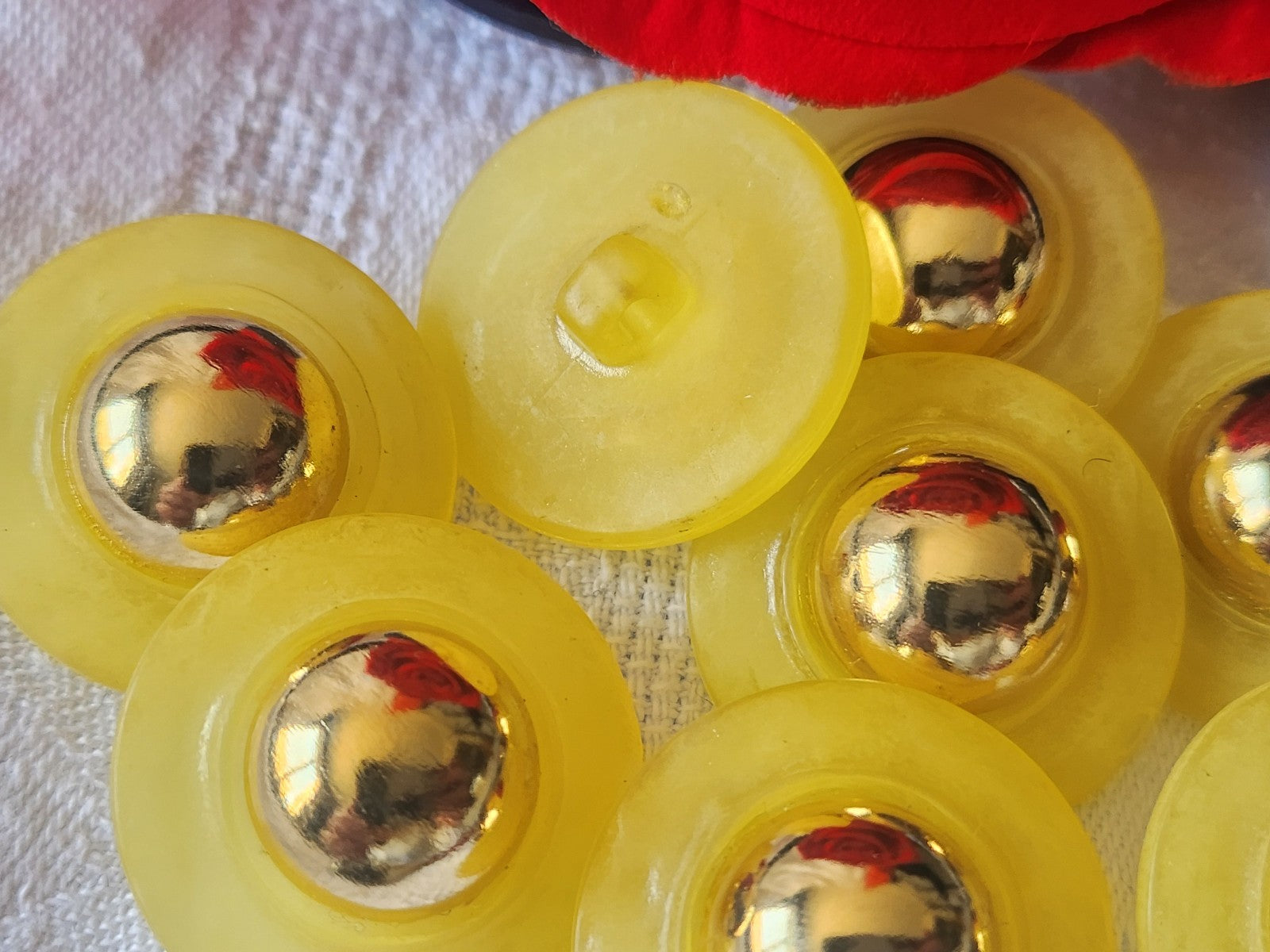 Lot 8 gros boutons vintage jaune doré kitch pied 2,8 cm ref 1374