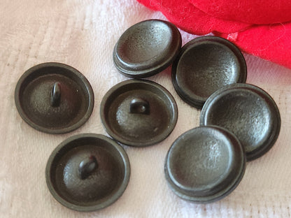 Lot 7 boutons vintage en métal en foncé à pied 1,7 cm ref 3848