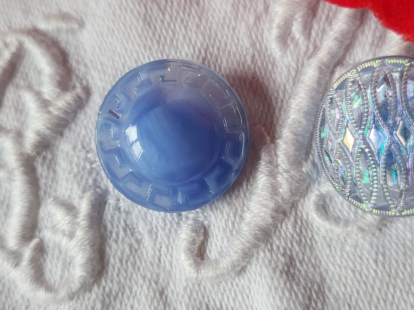 Duo boutons vintage en verre bleu  travaillé 1,7  cm G13D