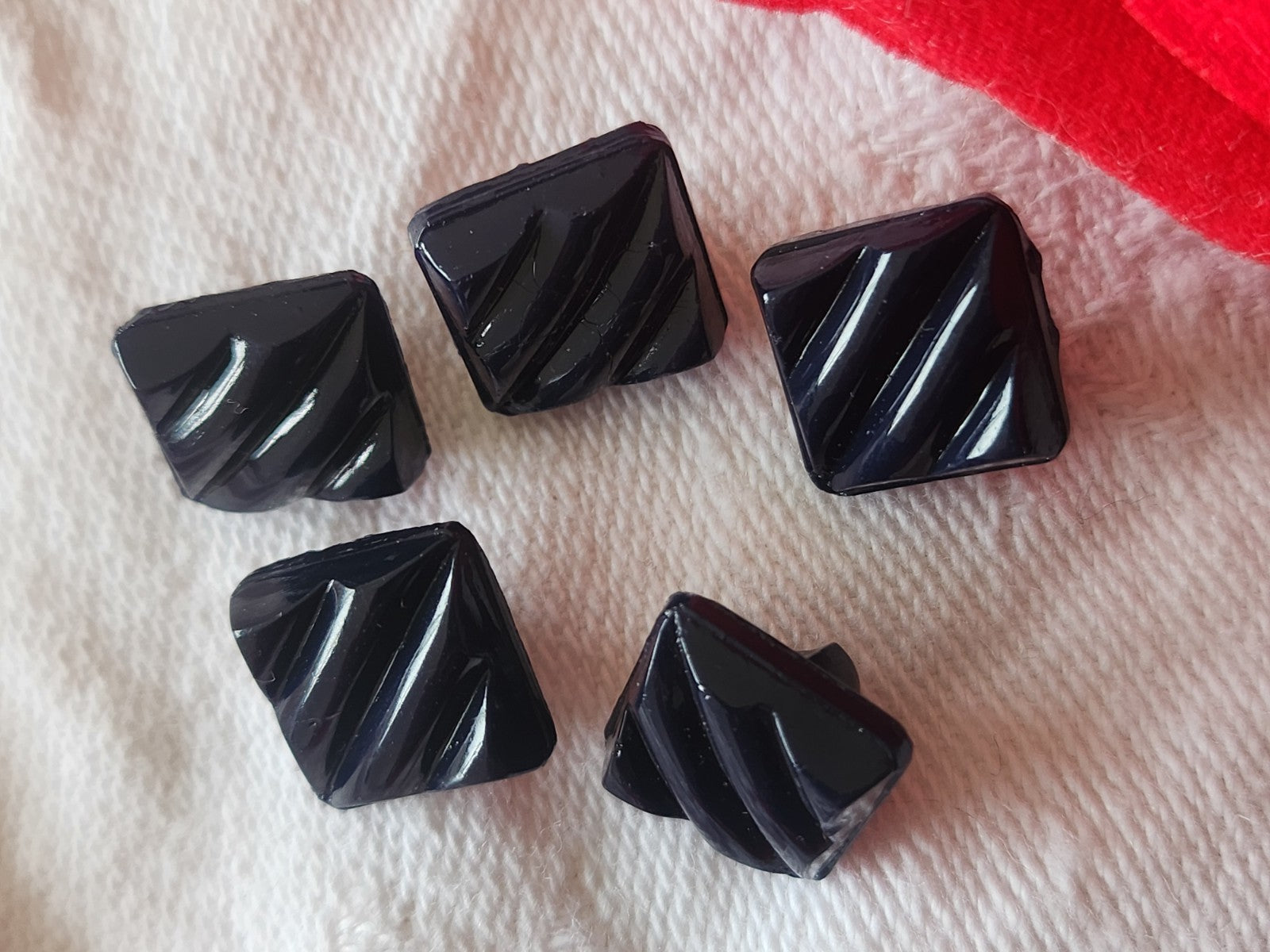 Lot 5 mini boutons vintage en verre bleu foncé 1 cm ref 3961