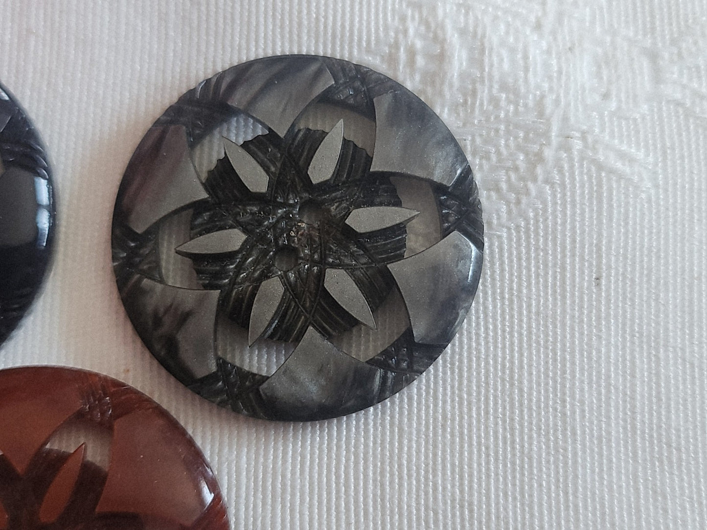Trio boutons vintage gros découpis ajouré à trous 2,7 cm D15H