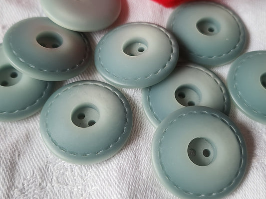 Lot 9 gros boutons vintage bleu tendre  2,6 cm à trous 26 mm ref 6560