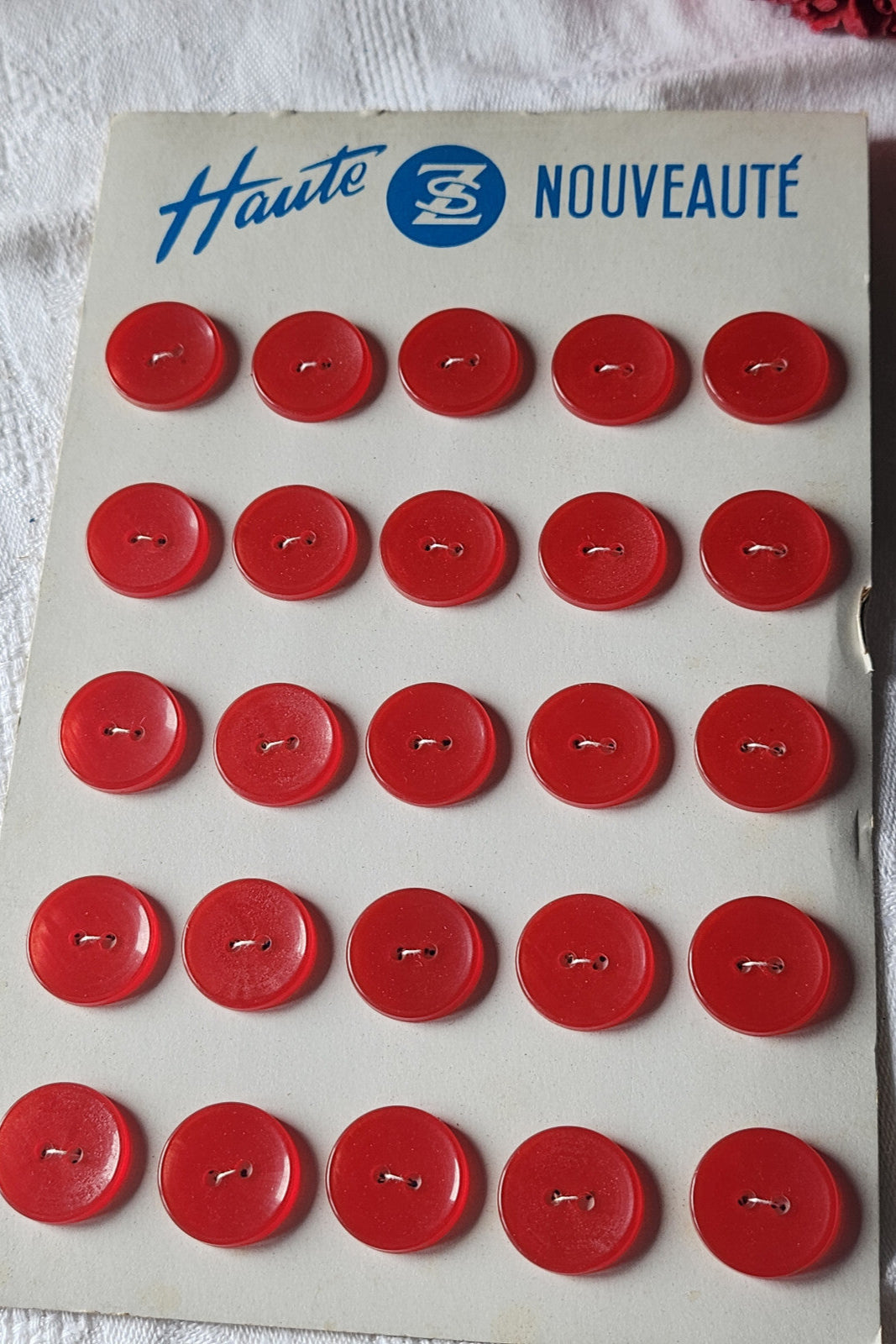 Plaque lot de 25 boutons vintage rouge 1,7 cm trous