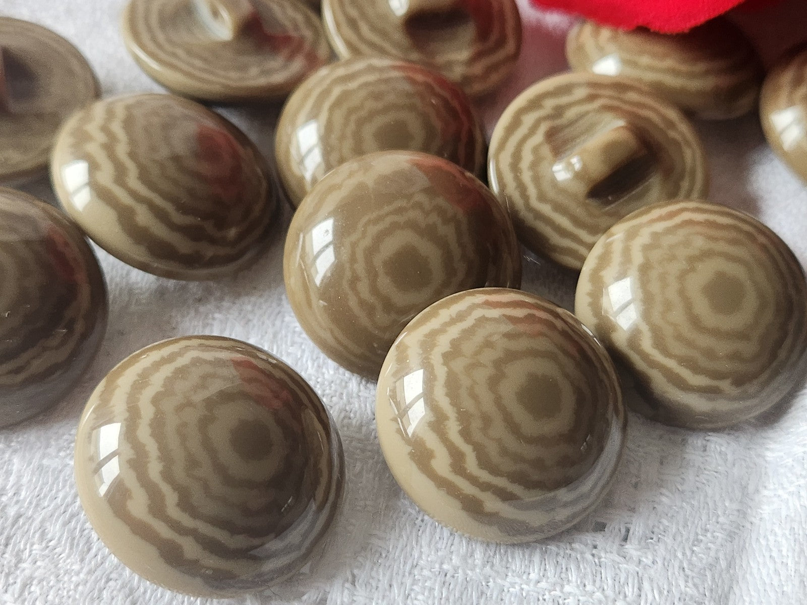 Lot 6 boutons vintage bombé marron  camaieu  pied veiné 2,2 cm ref 3163