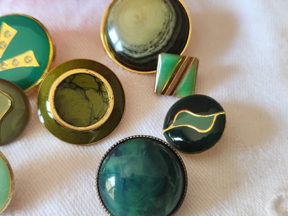 Lot 10 boutons vintage en métal vert panaché 1,6 à 2,2 cm ref 6057