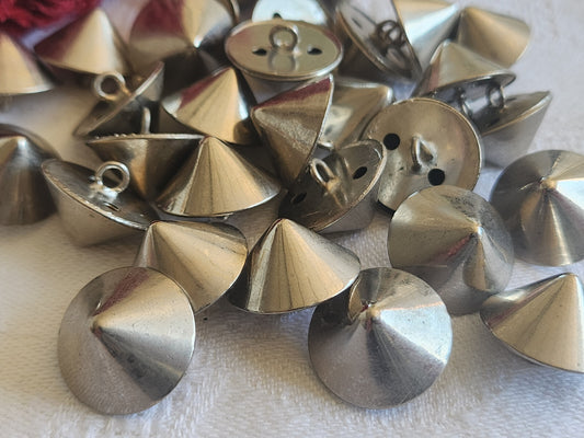 Lot 6 boutons vintage en métal argenté dome pyramide pied 1,7 cm ref 575