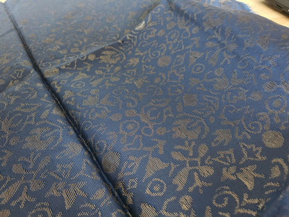 Ancien coupon de tissu bleu foncé 91 cm sur une hauteur de 66 cm B4