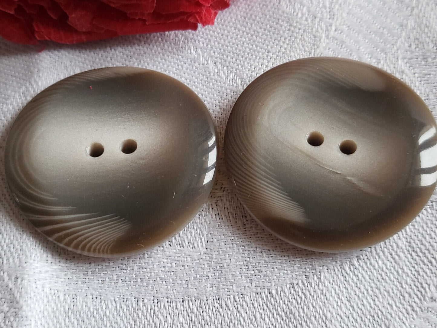 Duo gros boutons vintage marron  legrement inurvé 3,3 cm ref 2266