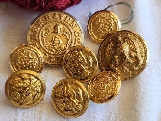 Lot 8 boutons vintage en métal doré 1,5 cm à  2,5 cm cm ref 755