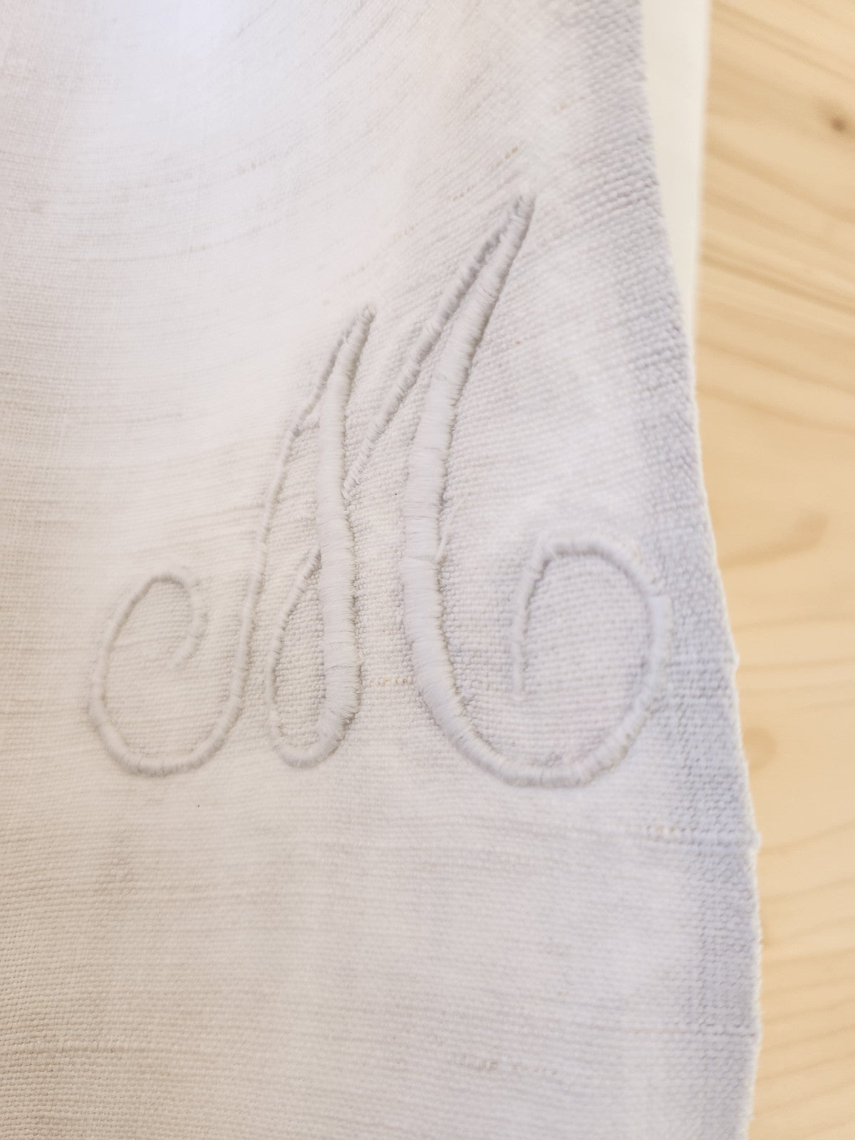 Ancien coupon   gros monogramme M tissu  toile ancienne  B8