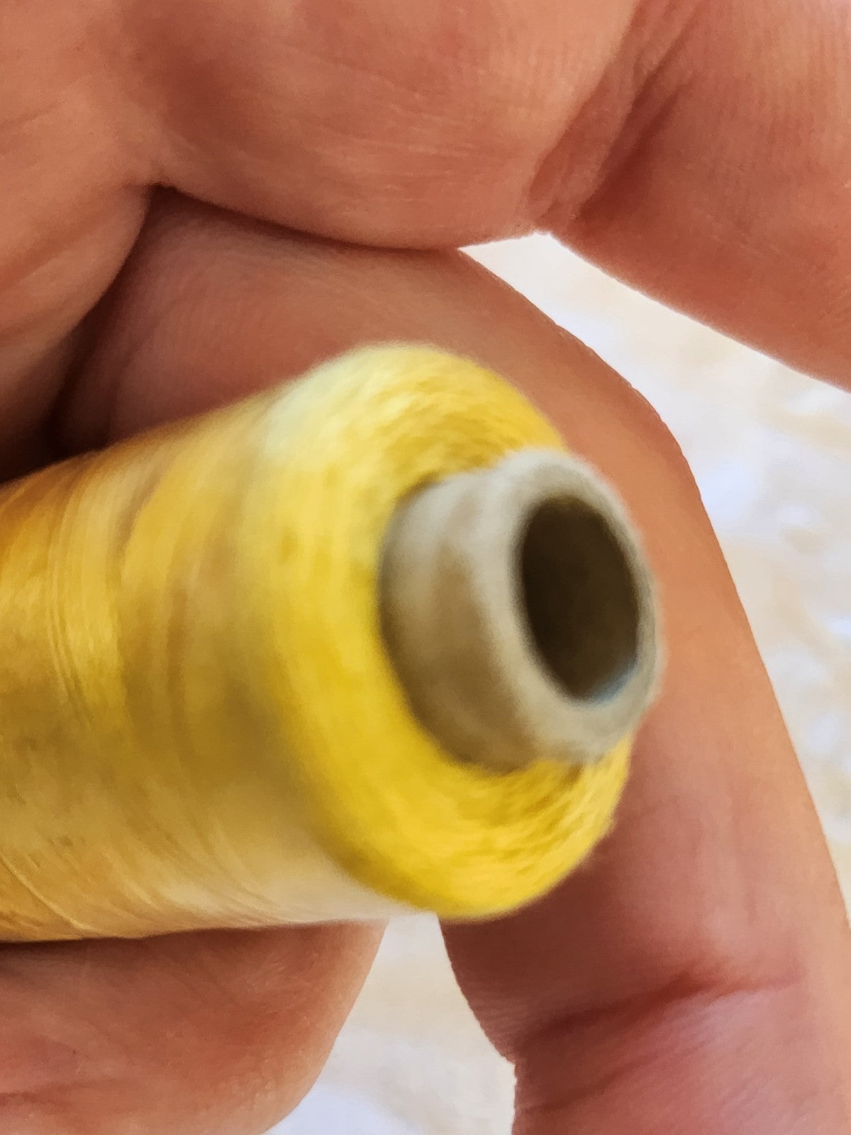 Bobine ancienne fil jaune 300 mètres couture mercerie ancien simili a l'hamecon