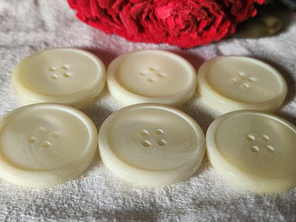 Lot 6 gros boutons vintage blanc créme 3,1 cm veste ref 5145