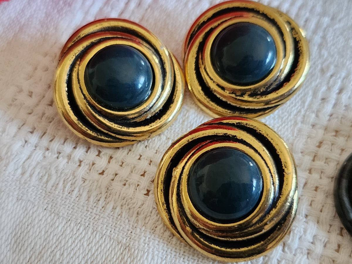 Trio gros boutons anciens en metal coeur 2,4 cm lourd bleu  ref 6543